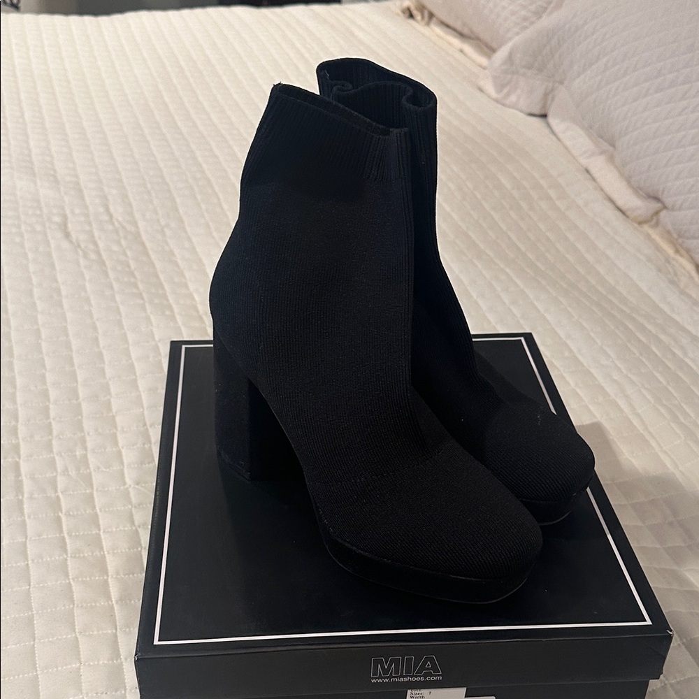 MIA Black Knit Heeled Boots 2.5 inch heel great for dinner/dance worn once